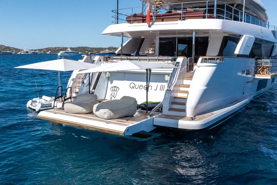 Queen J III, 2024 Custom Line Navetta 33, photo 9