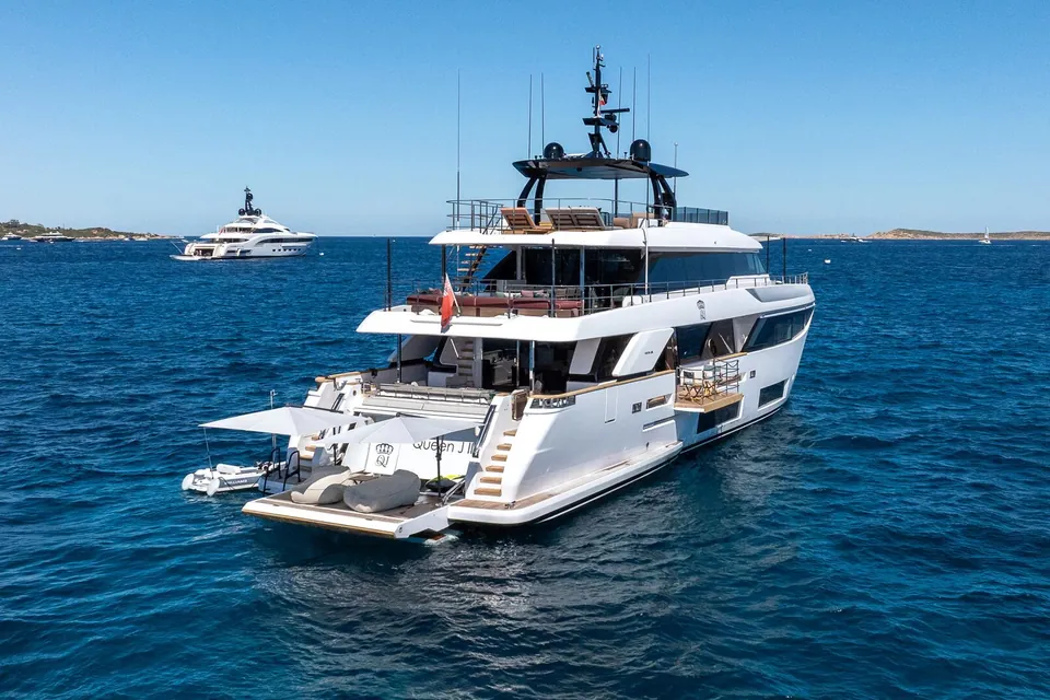 Queen J III, 2024 Custom Line Navetta 33, photo 12