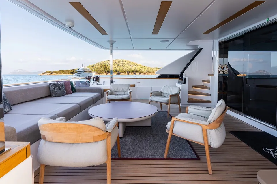 Queen J III, 2024 Custom Line Navetta 33, photo 13