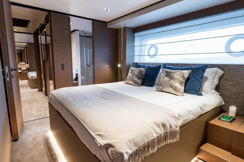 Queen J III, 2024 Custom Line Navetta 33, photo 14