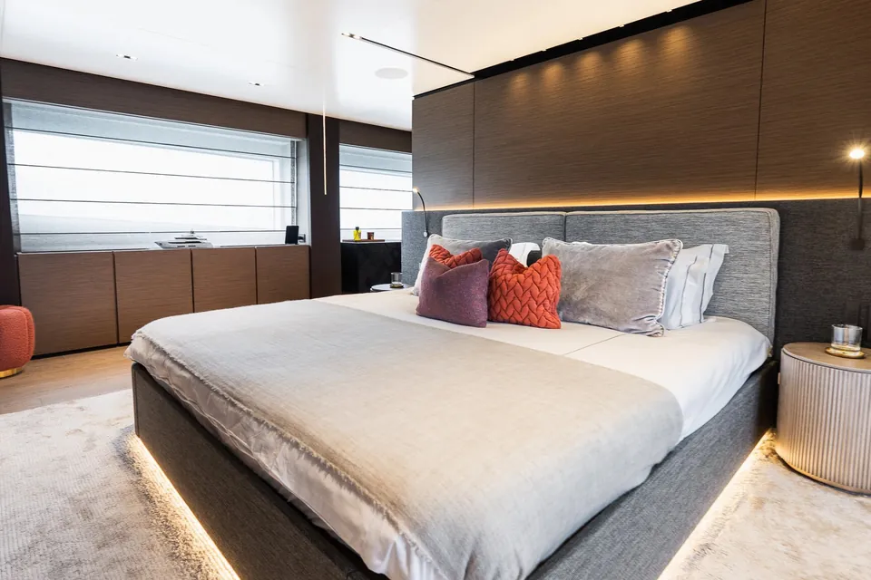 Queen J III, 2024 Custom Line Navetta 33, photo 15