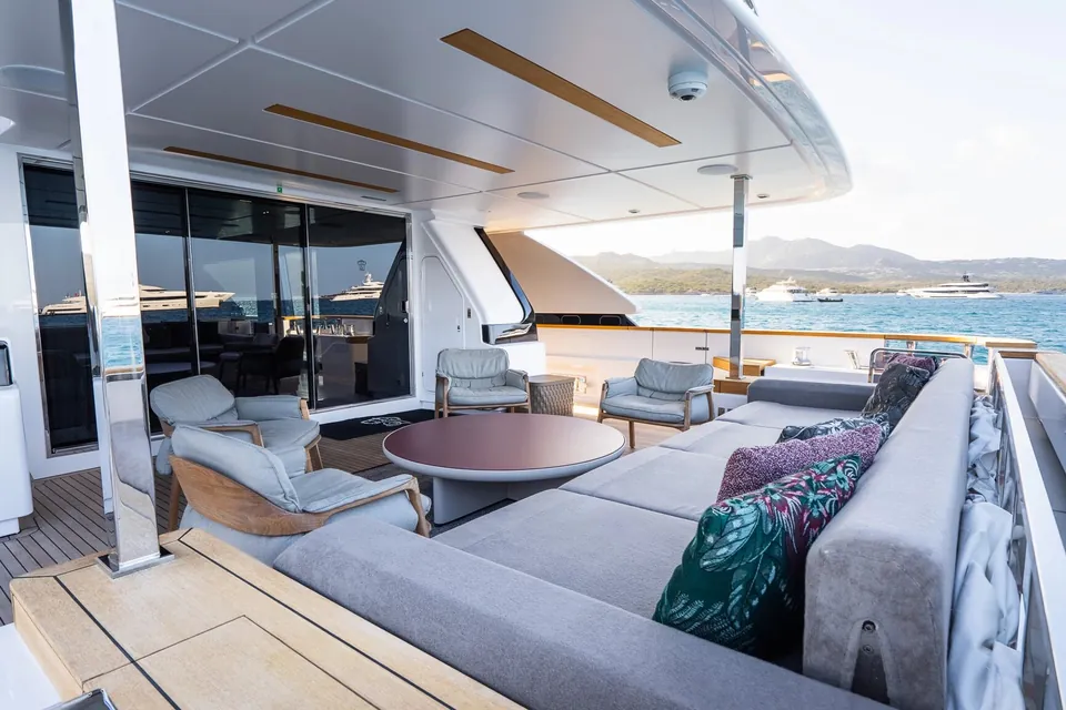 Queen J III, 2024 Custom Line Navetta 33, photo 18