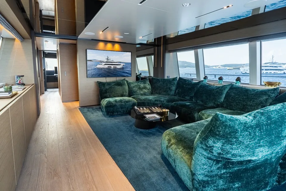 Queen J III, 2024 Custom Line Navetta 33, photo 20