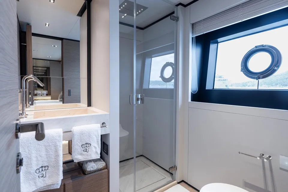 Queen J III, 2024 Custom Line Navetta 33, photo 29