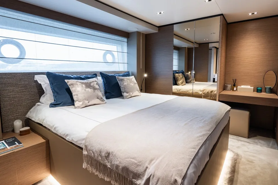 Queen J III, 2024 Custom Line Navetta 33, photo 30
