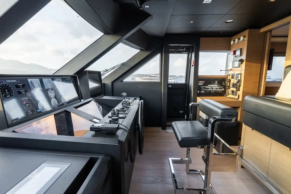 Queen J III, 2024 Custom Line Navetta 33, photo 31