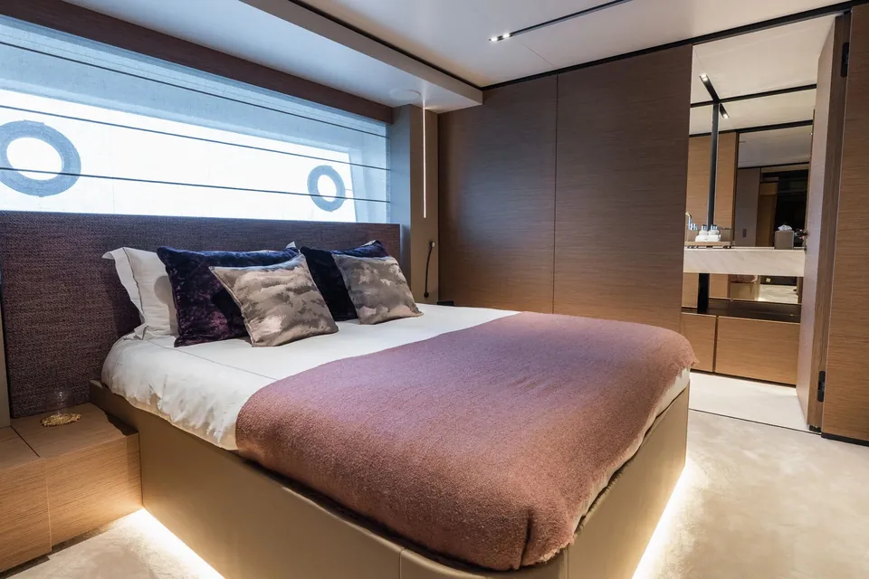 Queen J III, 2024 Custom Line Navetta 33, photo 34