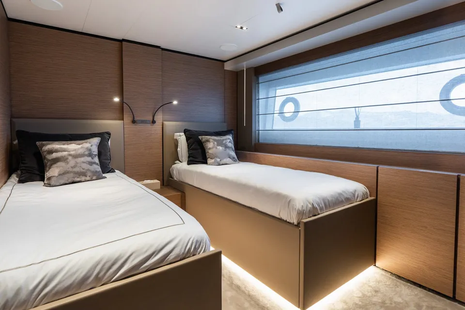 Queen J III, 2024 Custom Line Navetta 33, photo 39