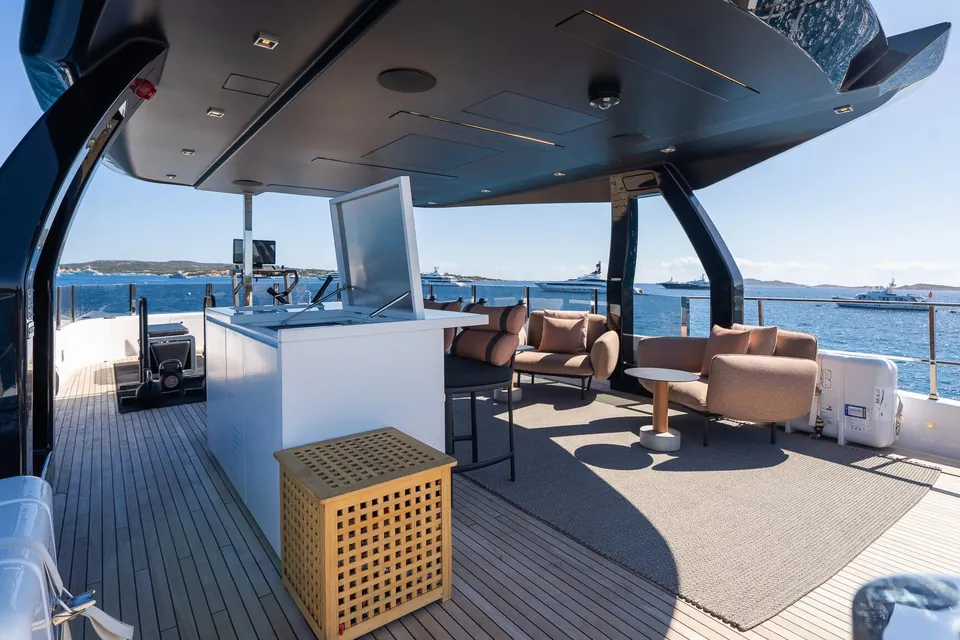 Queen J III, 2024 Custom Line Navetta 33, photo 44