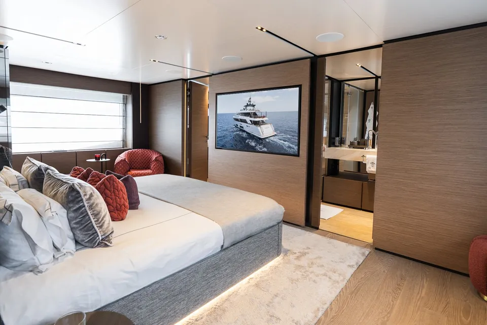 Queen J III, 2024 Custom Line Navetta 33, photo 46