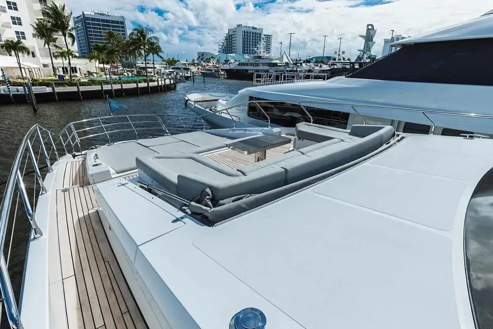 Cloud 9, 2019 Azimut, photo 6