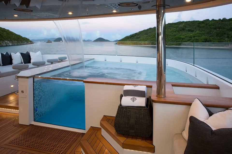 Muchos Mas, 2016 Crescent Yachts Custom, photo 2