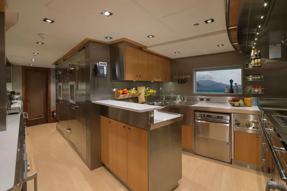 Muchos Mas, 2016 Crescent Yachts Custom, photo 14