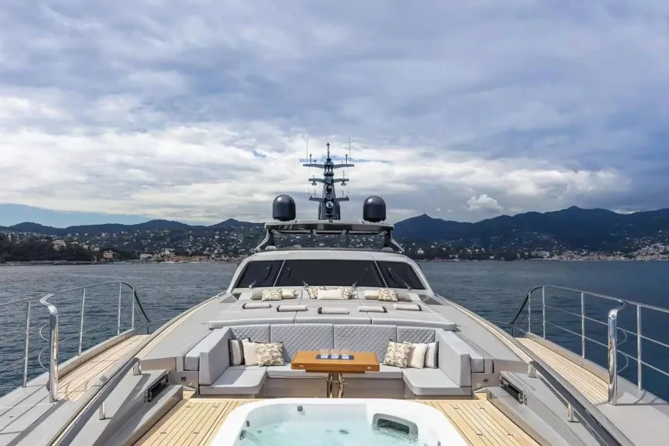 Arina, 2024 Pershing, photo 4