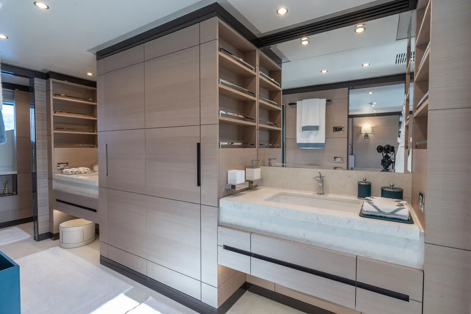 Elizabeth, 2021 Benetti Fast 125, photo 9