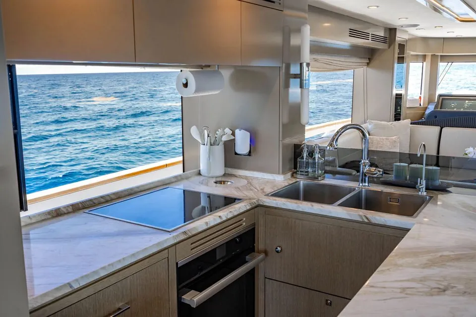 Nivasa, 2022 Sirena Yachts Sirena 68, photo 6