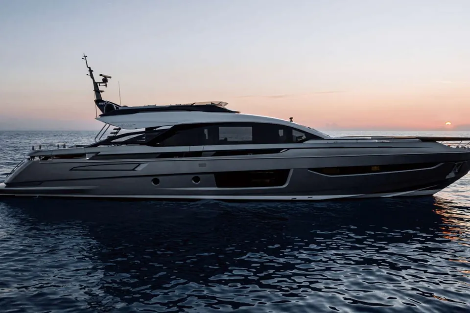 Lance West, 2021 Azimut, photo 1
