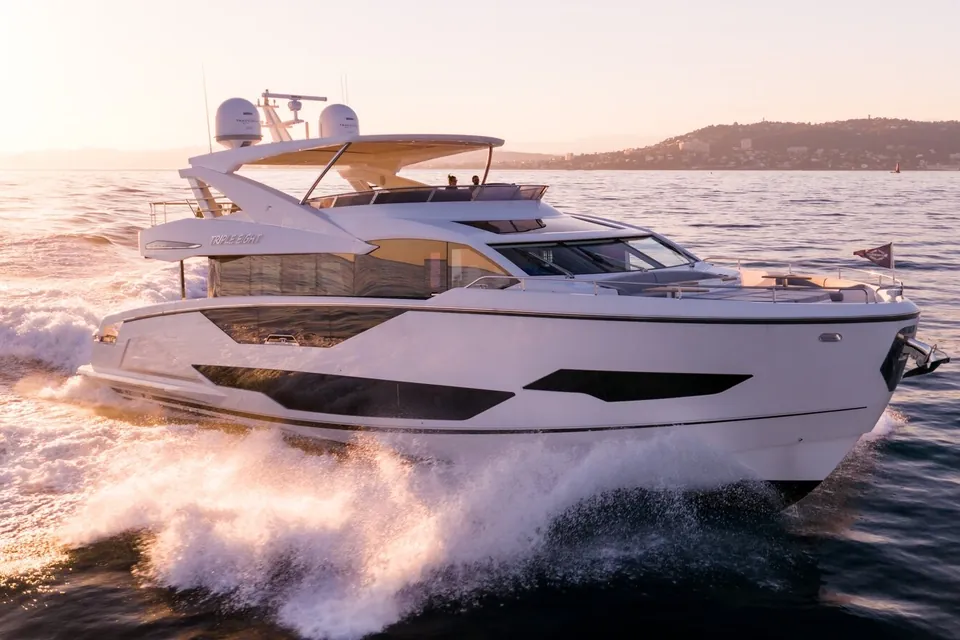 Triple Eight, 2021 Sunseeker 90 Ocean, photo 2