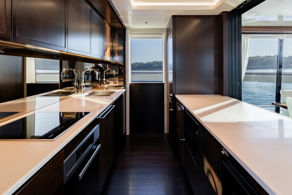Triple Eight, 2021 Sunseeker 90 Ocean, photo 12