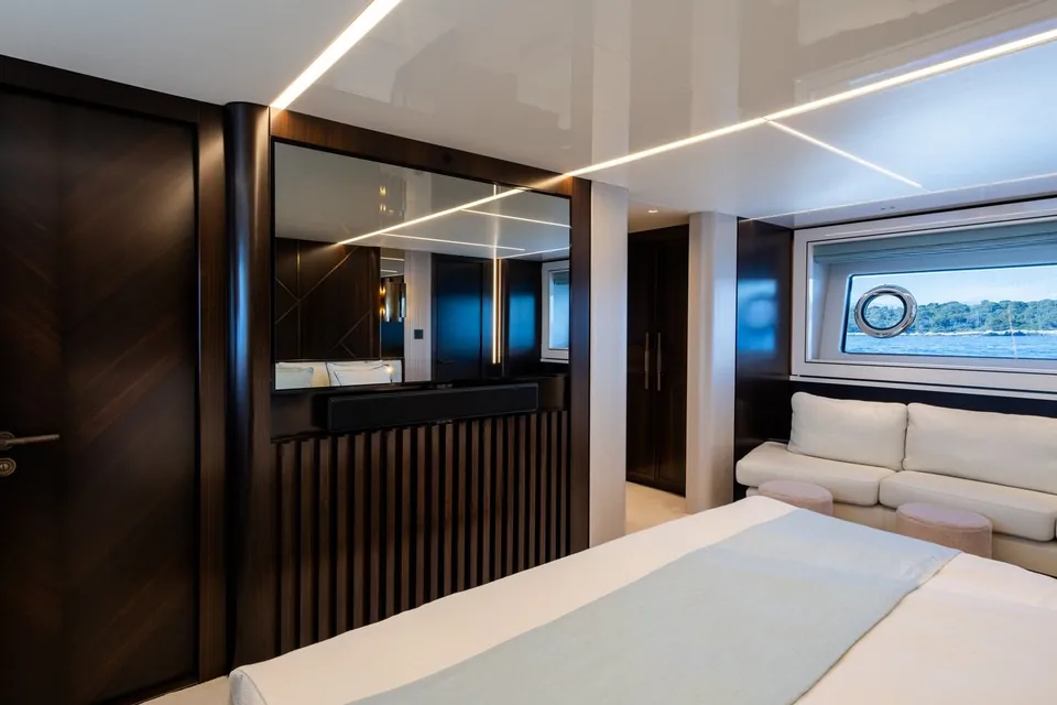 Triple Eight, 2021 Sunseeker 90 Ocean, photo 15