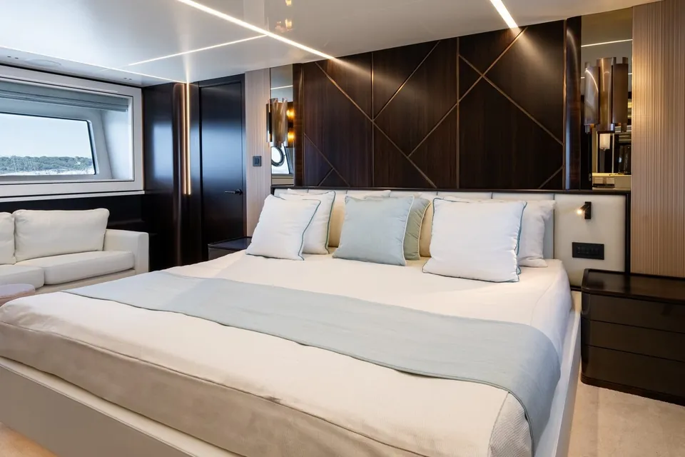 Triple Eight, 2021 Sunseeker 90 Ocean, photo 16