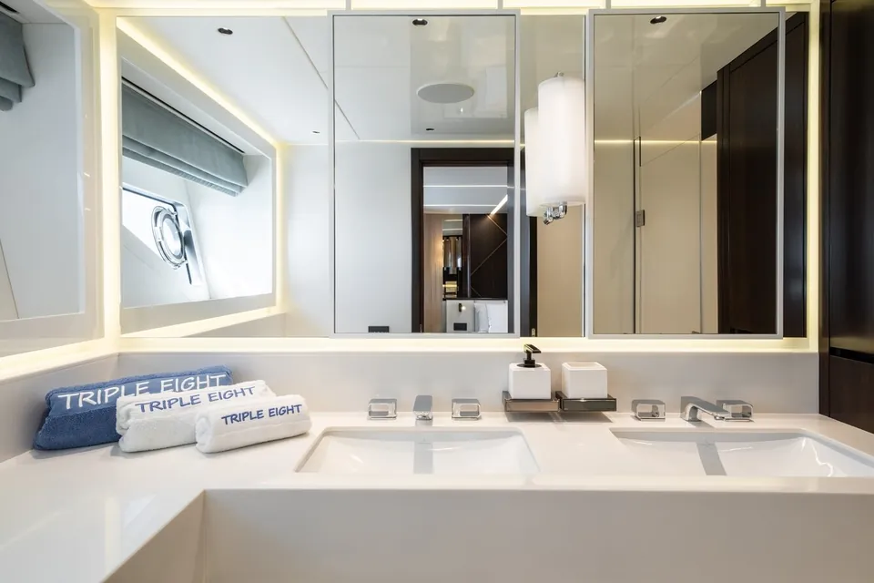 Triple Eight, 2021 Sunseeker 90 Ocean, photo 18