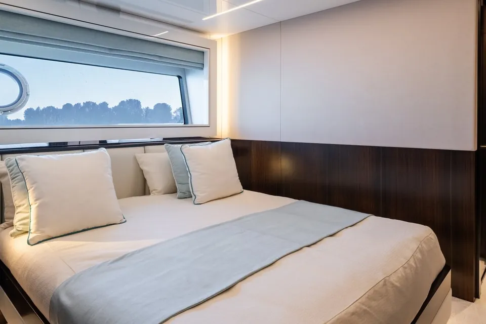 Triple Eight, 2021 Sunseeker 90 Ocean, photo 28