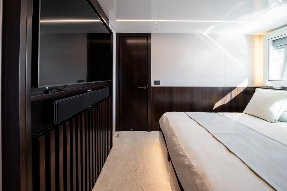 Triple Eight, 2021 Sunseeker 90 Ocean, photo 29