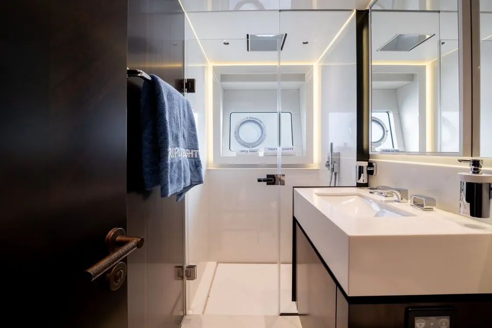 Triple Eight, 2021 Sunseeker 90 Ocean, photo 31