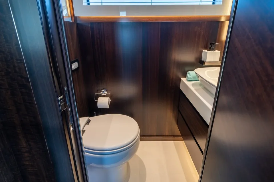 Triple Eight, 2021 Sunseeker 90 Ocean, photo 34