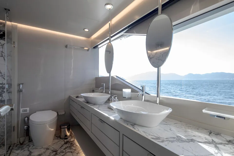QM, 2019 Numarine 32XP, photo 18