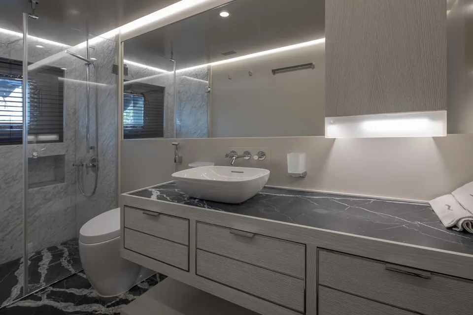 QM, 2019 Numarine 32XP, photo 13