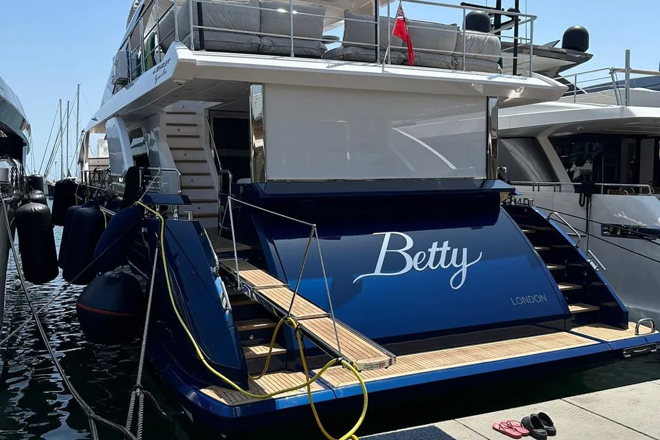 Betty, 2023 Azimut Grande 27M, photo 2