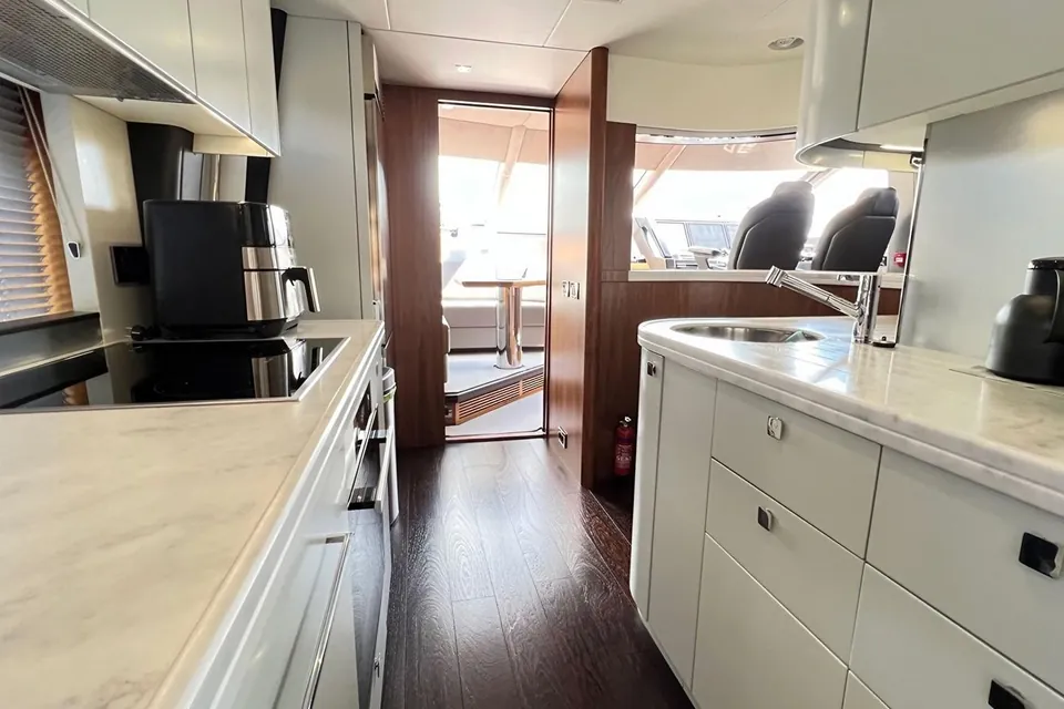 Saliviti, 2018 Sunseeker, photo 16