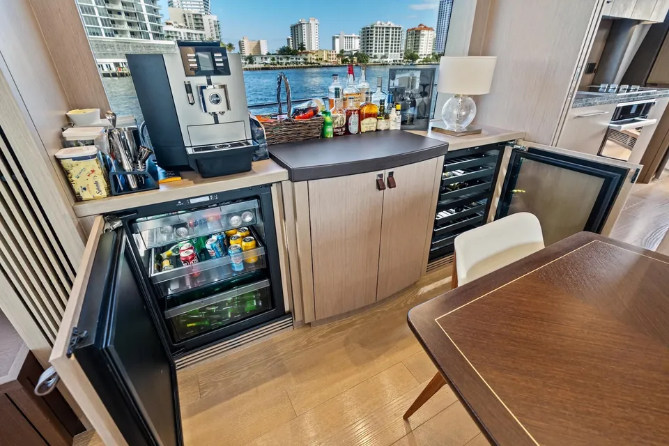 Aqua Vista, 2019 Sunseeker 86 Yacht, photo 13