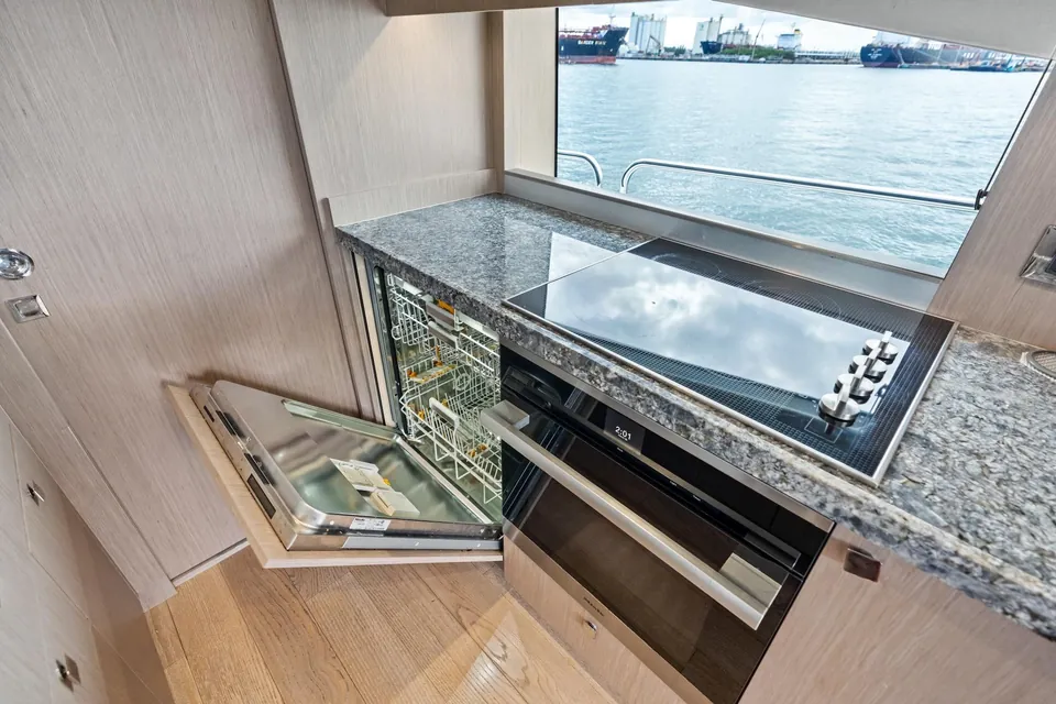 Aqua Vista, 2019 Sunseeker 86 Yacht, photo 15