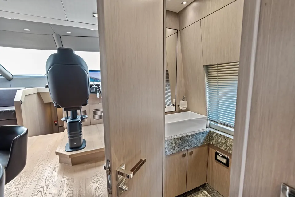 Aqua Vista, 2019 Sunseeker 86 Yacht, photo 17