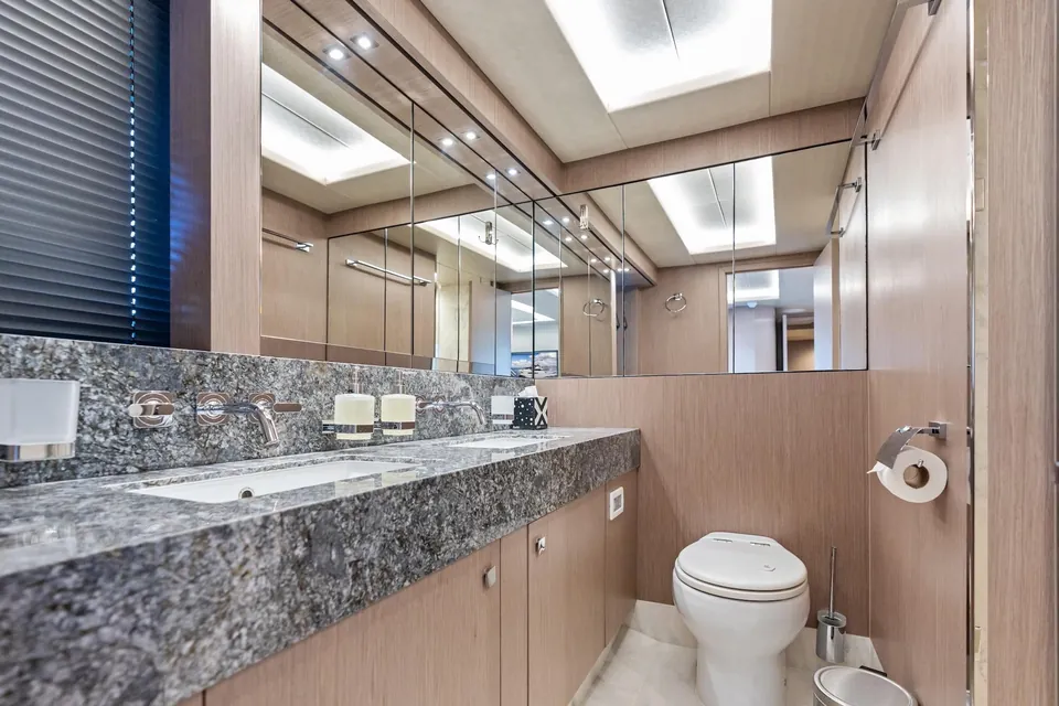 Aqua Vista, 2019 Sunseeker 86 Yacht, photo 25