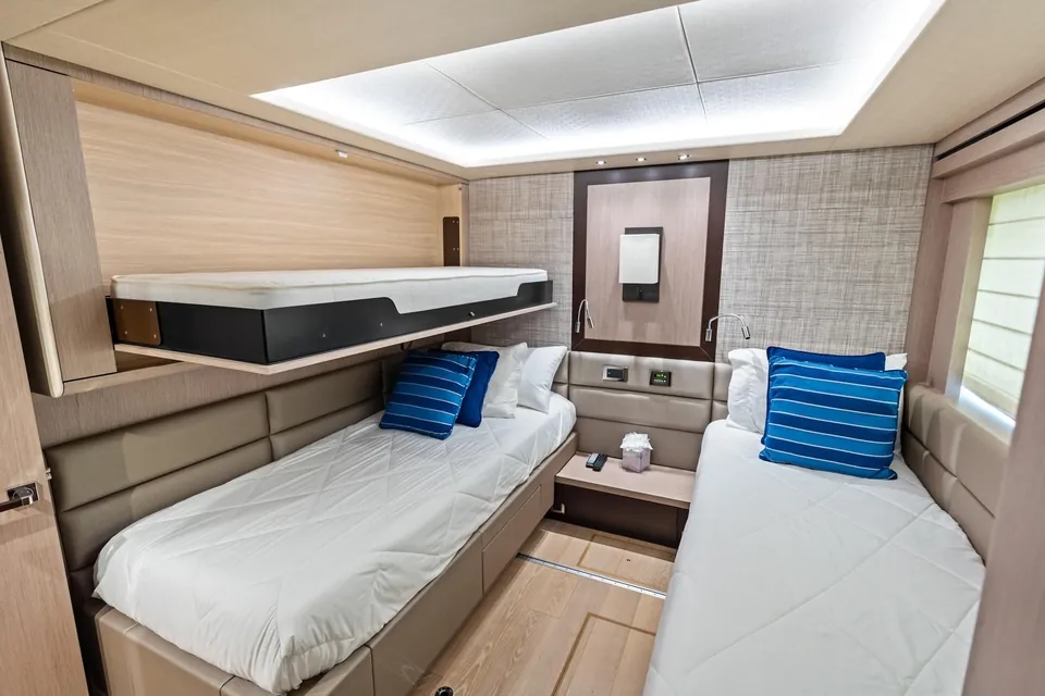 Aqua Vista, 2019 Sunseeker 86 Yacht, photo 32