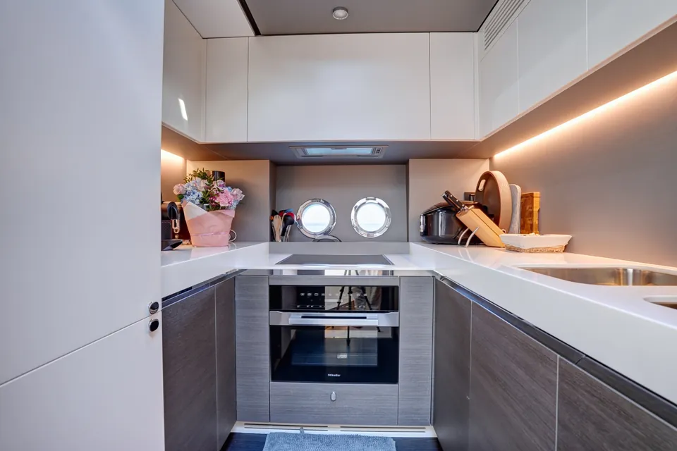 Apricity, 2023 Azimut S8, photo 52