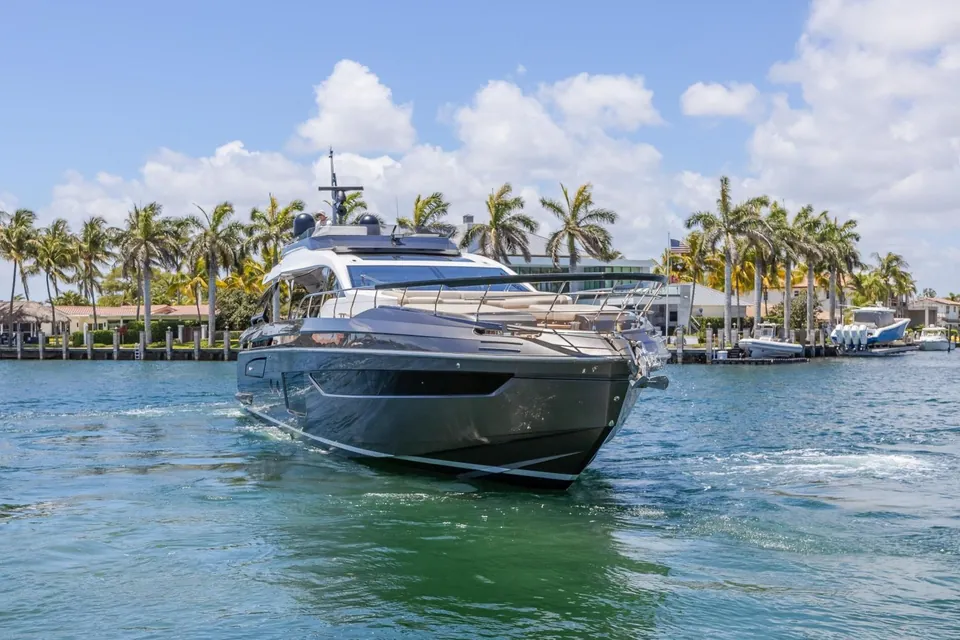 No Time to Die, 2022 Azimut, photo 3