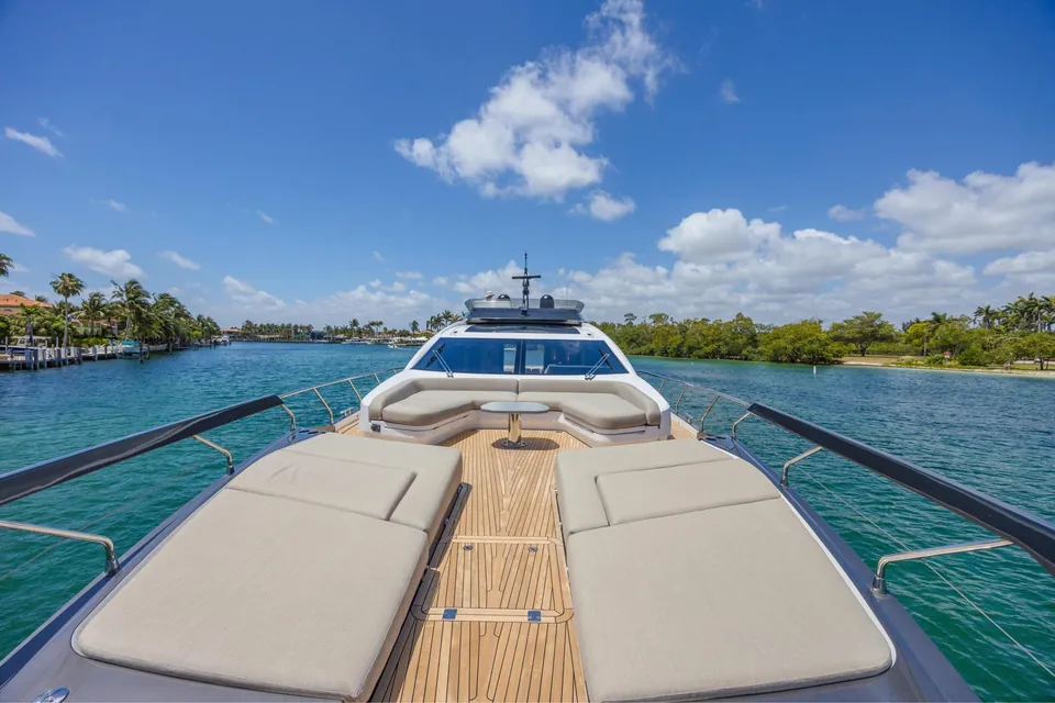 No Time to Die, 2022 Azimut, photo 10