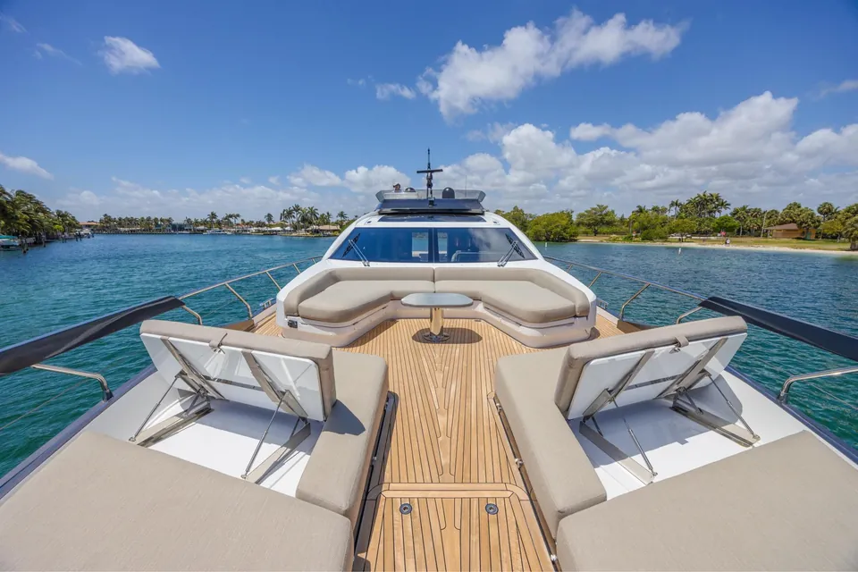 No Time to Die, 2022 Azimut, photo 11