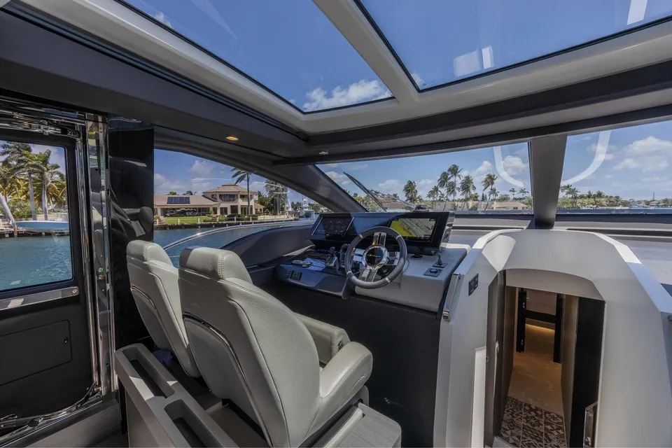 No Time to Die, 2022 Azimut, photo 14
