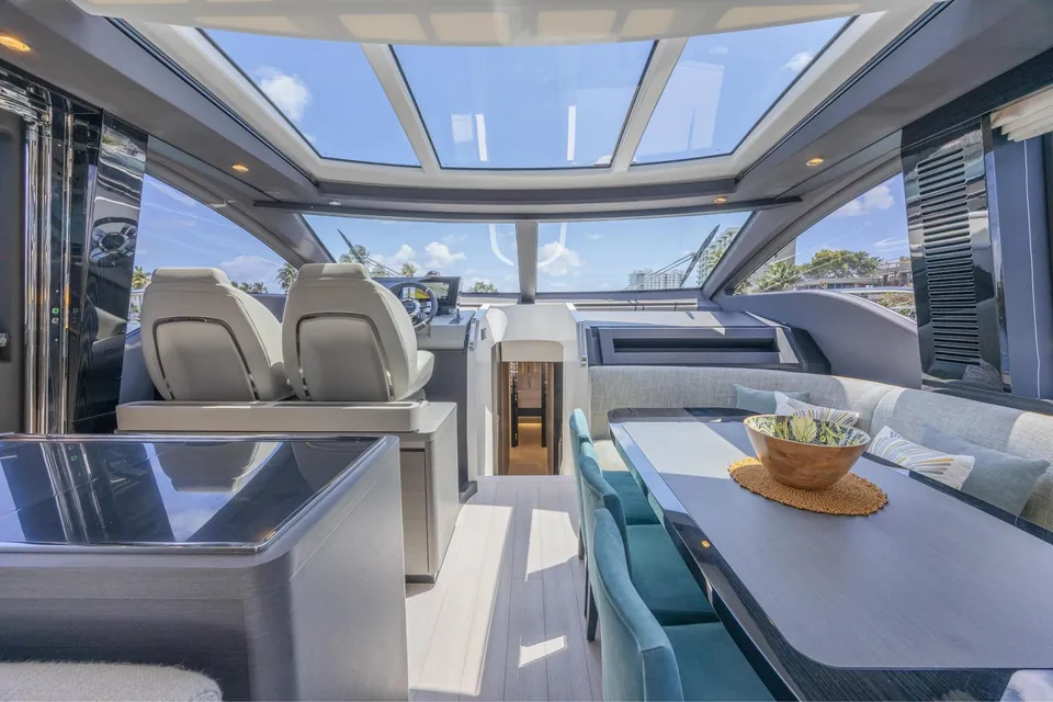 No Time to Die, 2022 Azimut, photo 16