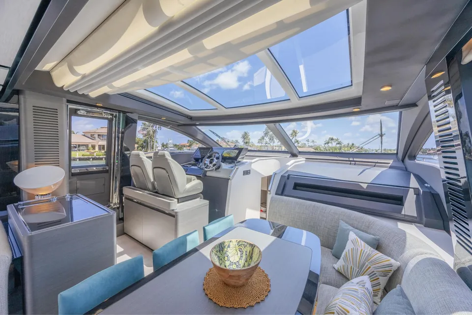 No Time to Die, 2022 Azimut, photo 17
