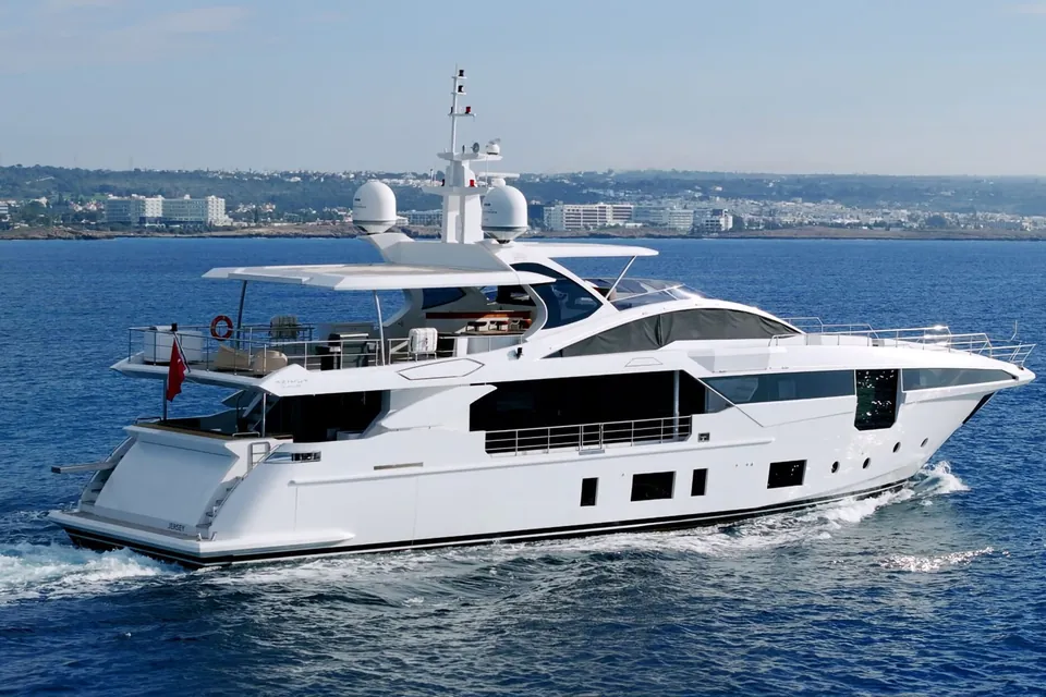 Iryna, 2019 Azimut Grande 35M, photo 4