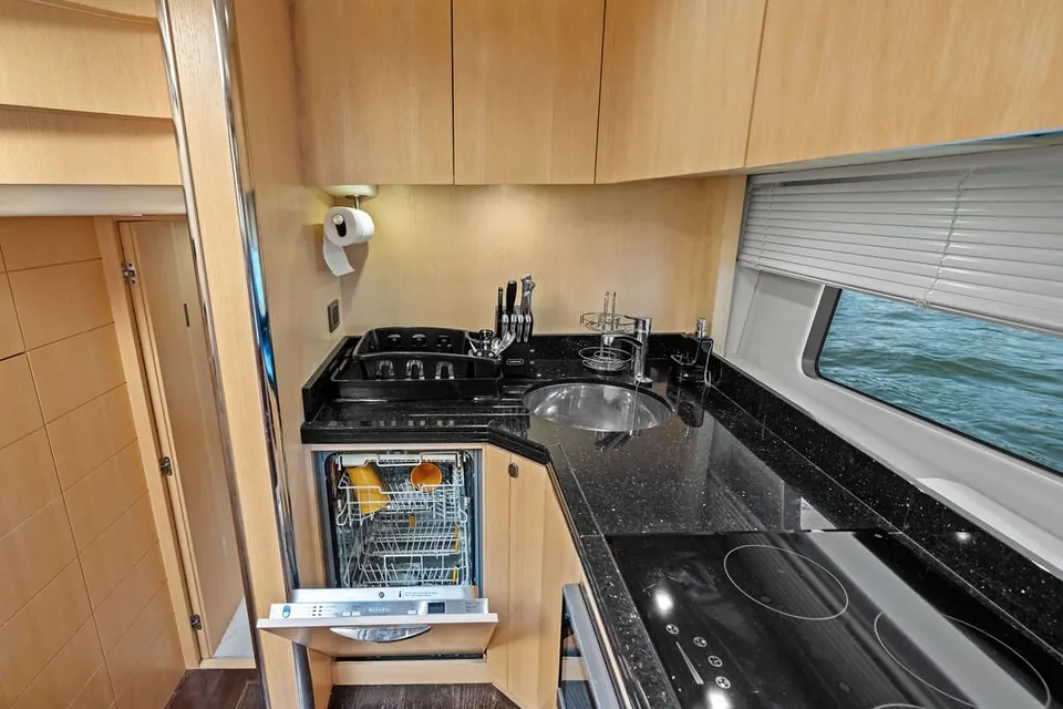 Miss Ingrid, 2016 Sunseeker 68 Sport Yacht, photo 32