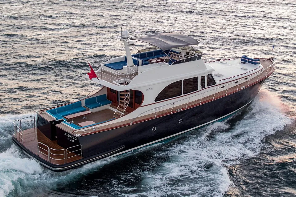 Alecto, 2022 Vicem Yachts Classic 82 Flybridge, photo 2