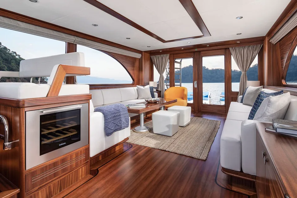 Alecto, 2022 Vicem Yachts Classic 82 Flybridge, photo 4